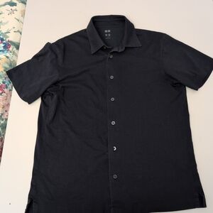Uniqlo Airism Men's Dark Gray Short Sleeve Shirt